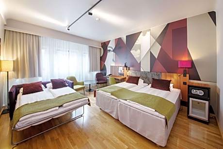 Family Room (2 Adults + 2 Children)