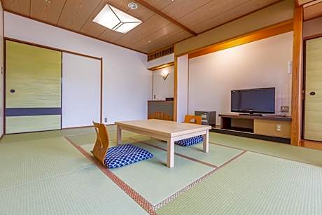 Standard Japanese-Style-Room 42 square yards (River Side) - Shower Only - Non-Smoking