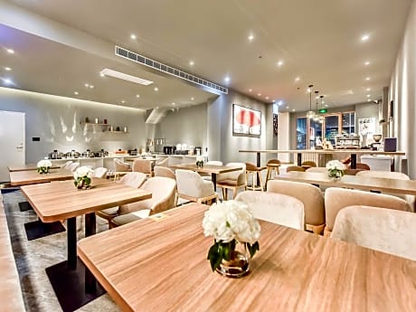 Boman Hotel Maoming High-speed ​​Railway Station South Aiqinghai Shopping Park