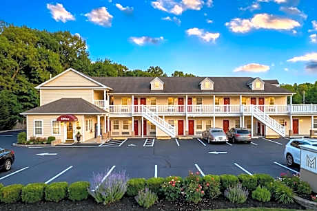 At 9 Motel Near Freehold I-195