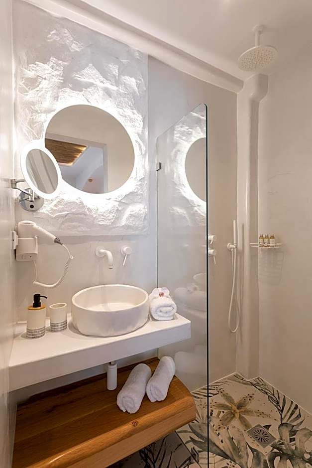 TERRA FOS NAXOS STUDIOS