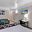 La Quinta Inn & Suites by Wyndham Raymondville