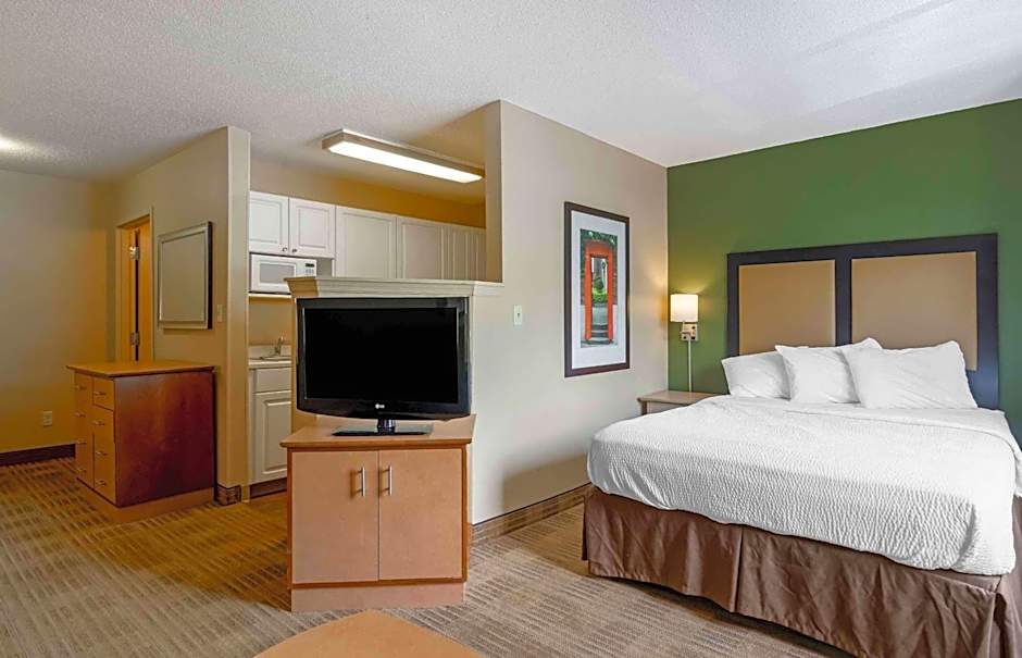 Extended Stay America Select Suites Tampa Airport Memorial – Tampa, FL