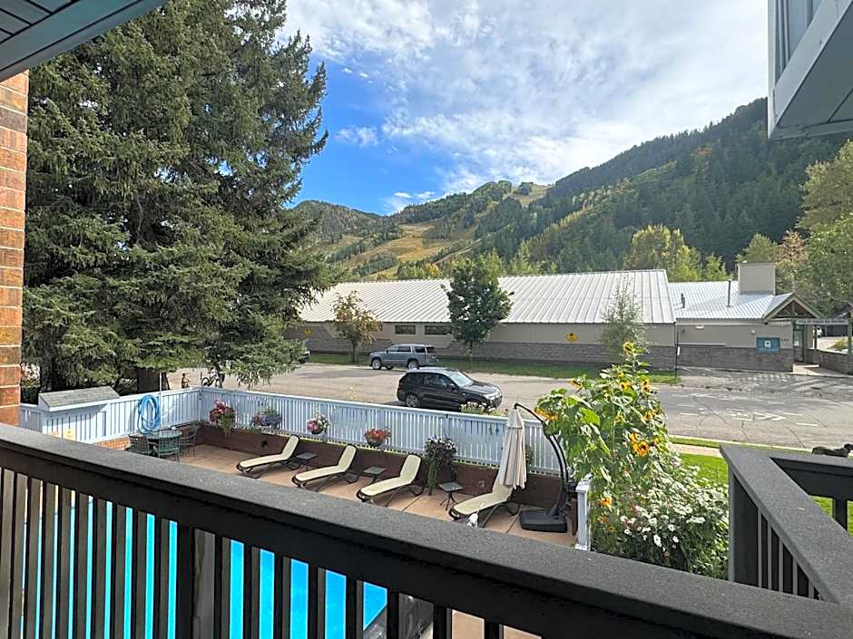 Shadow Mountain Lodge