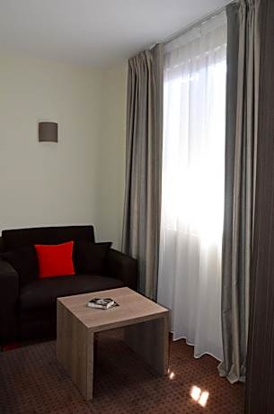 Double Room with Garden View and Parking View