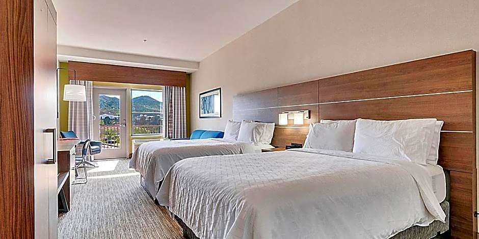 Holiday Inn Express Hotel & Suites Lake Elsinore By IHG