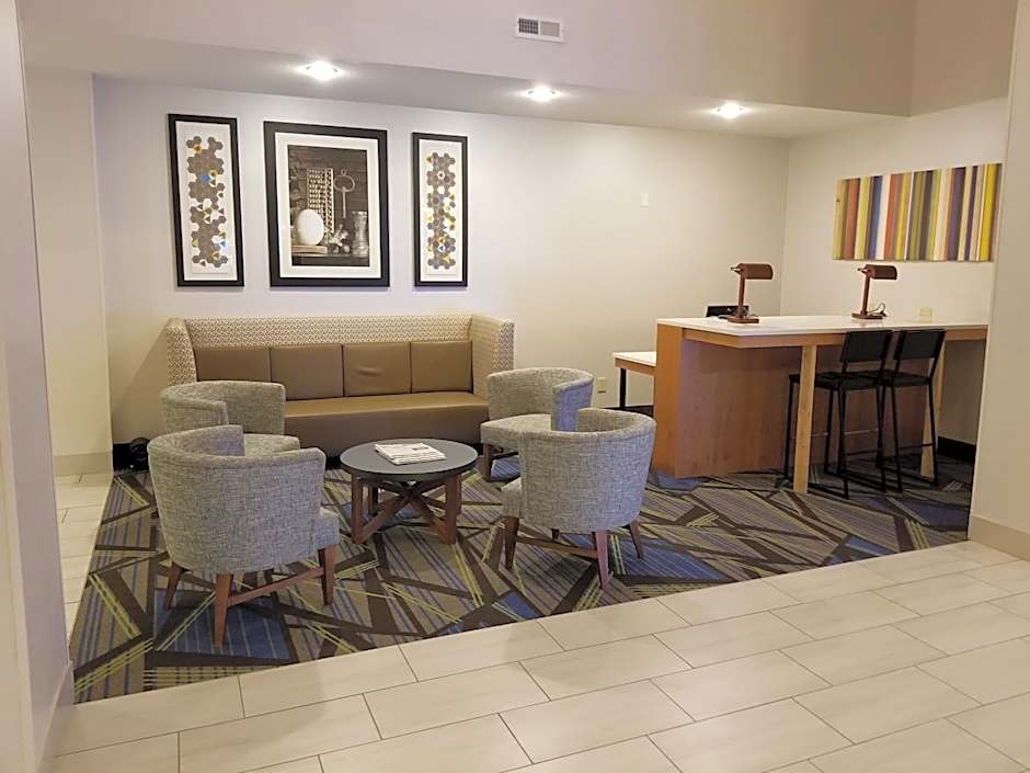 Holiday Inn Express & Suites Douglas By IHG