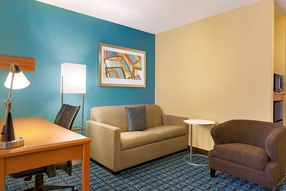 Fairfield Inn & Suites by Marriott Toledo Maumee