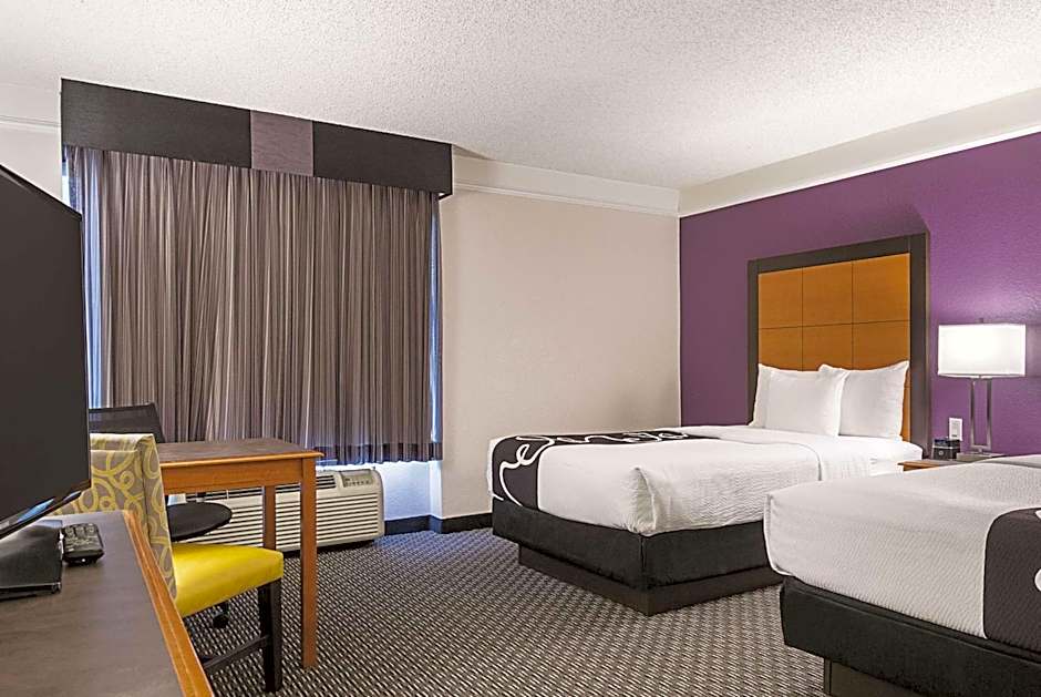 La Quinta Inn & Suites by Wyndham Ontario Airport