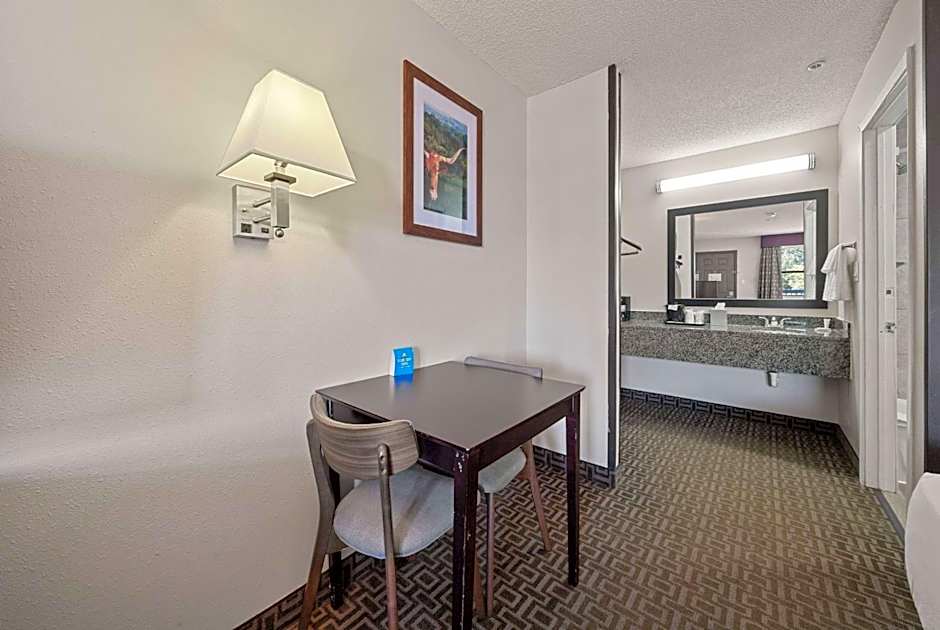 Days Inn by Wyndham Round Rock