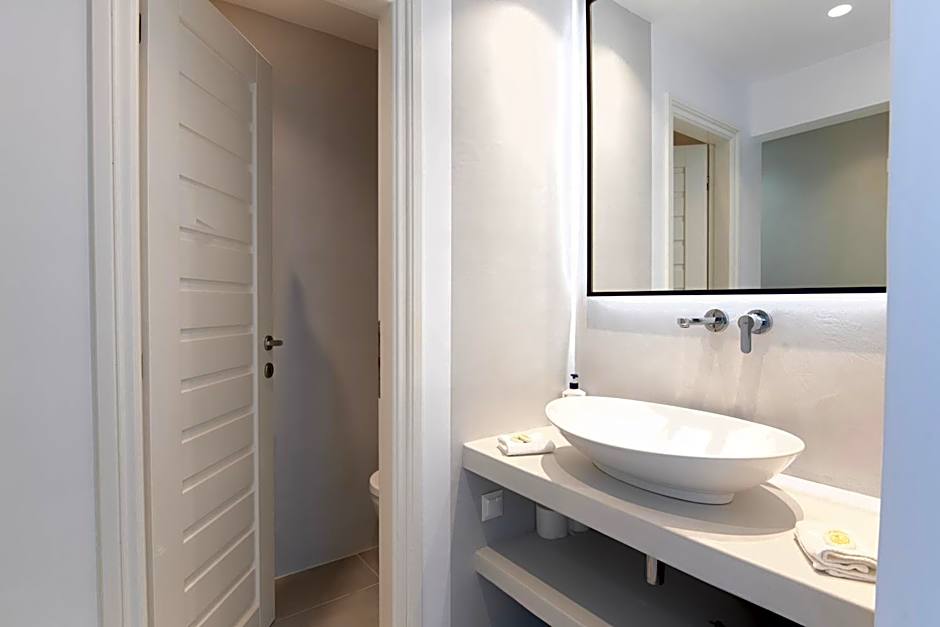 Alexandros Apartments