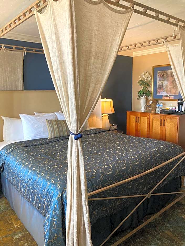 Blue Dolphin Inn