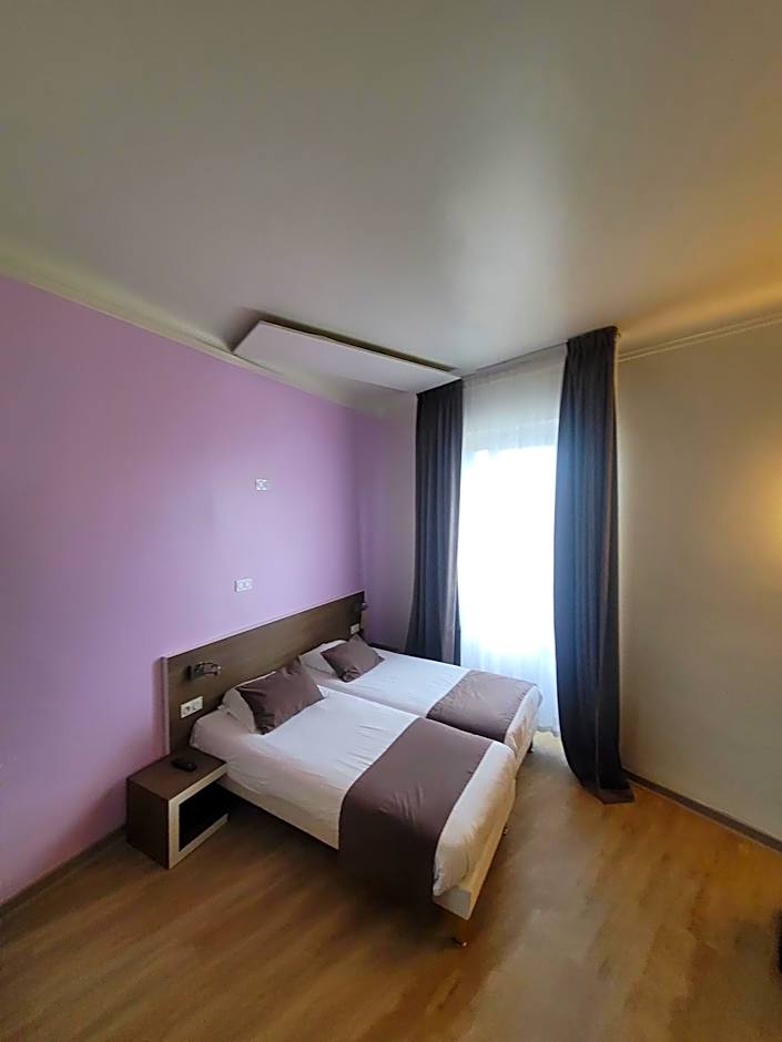 KYRIAD ORANGE Centre Ville - HOTEL RESTAURANT BAR - Galerie d'Art des Princes - Provence Alpes Côte d'Azur - France - Proche A7-A9 - exit21- Châteauneuf-du-Pape Avignon Bollene Nimes Valence - 24h-24h