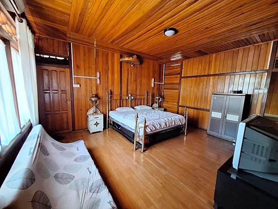 Palanta Roemah Kajoe Syariah Villa