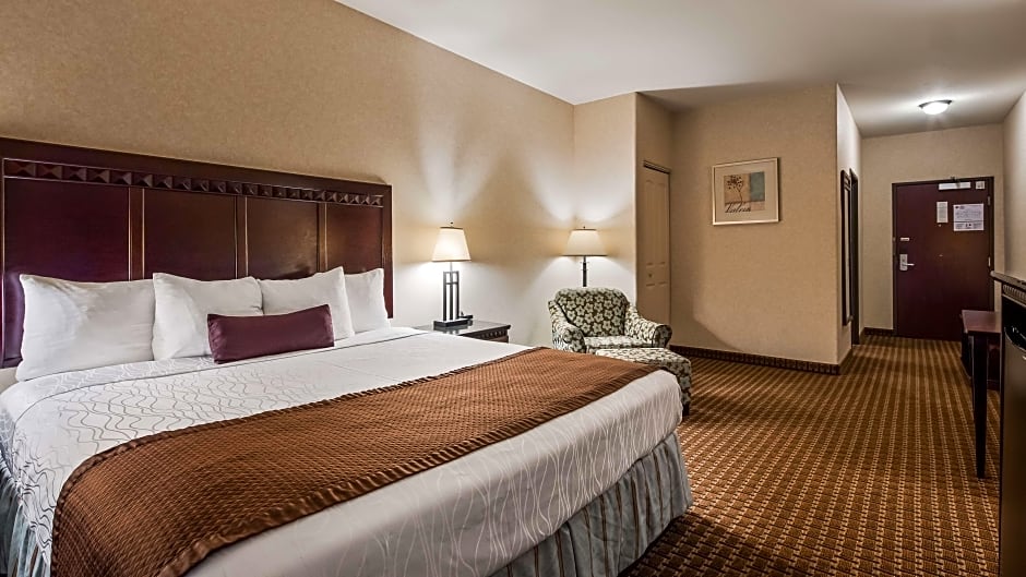 Photo 1 of 4 of 1 King Bed, Mobility Accessible, Roll in Shower