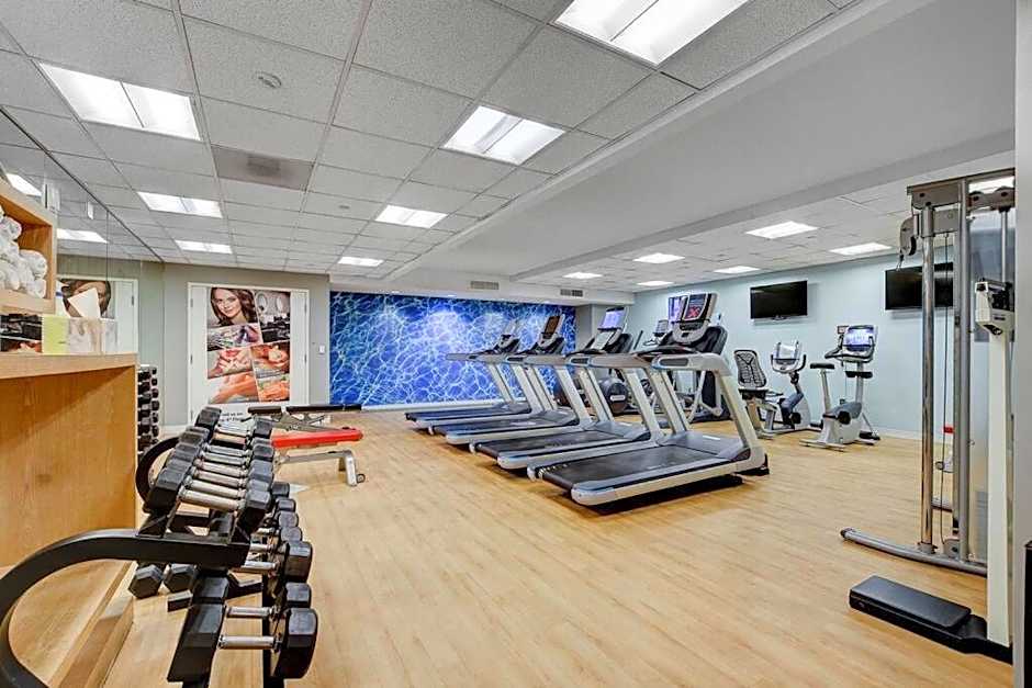 Ultimate Las Vegas Getaway One Bedroom Suite with Balcony, Kitchen, Gym, Pool & Free Parking