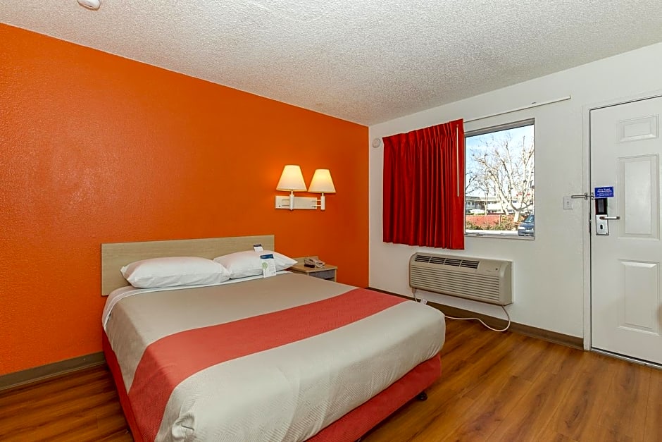 Motel 6 Hayward, CA- Silicon Valley Gateway