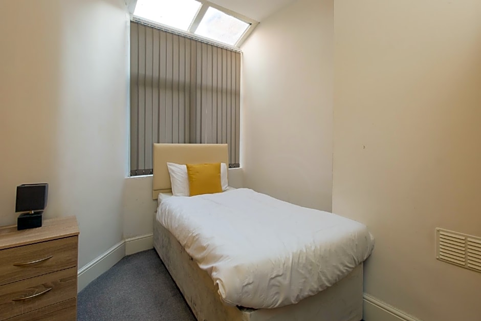 Townhouse @ 27 Electricity St Crewe