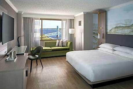 Renovated Riverview King, Guest room, 1 King, River view