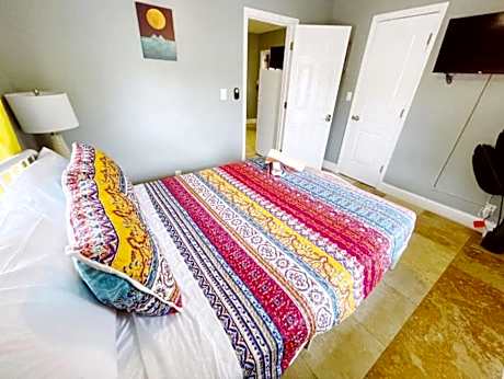 Deluxe One Bedroom Queen with Kitchen and Sofa Bed