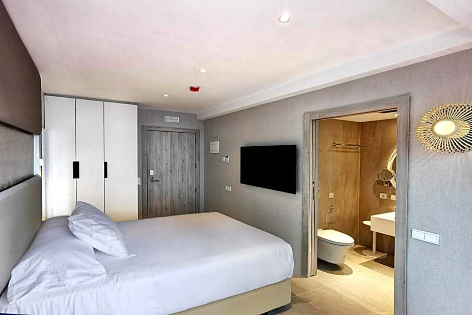 Photo 1 of 4 of Double Room