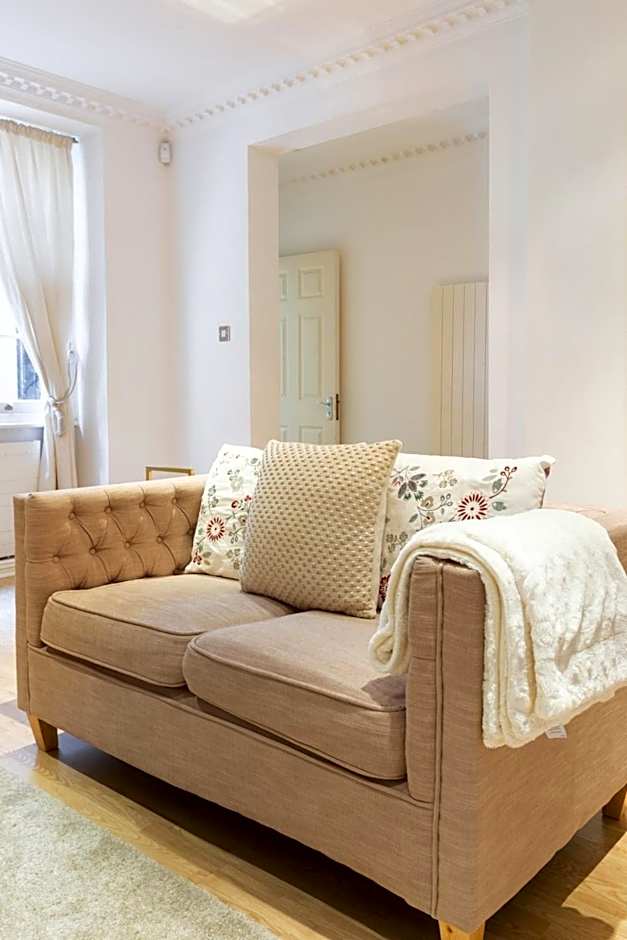 Spacious 1 bed Sloane Square