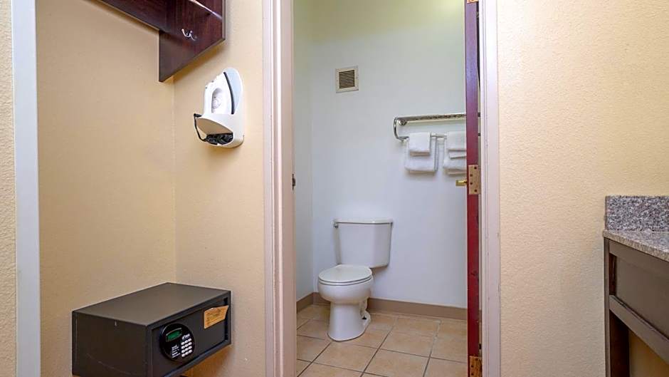 Red Roof Inn & Suites Indianapolis Airport