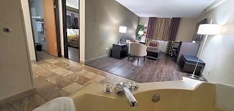 One-Bedroom King Suite - Non-Smoking