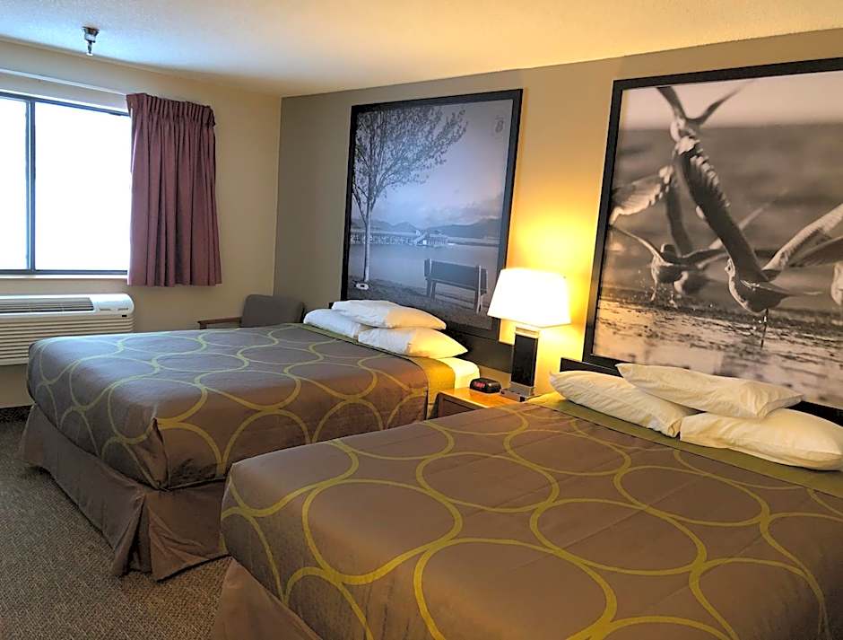 Super 8 by Wyndham Salmon Arm