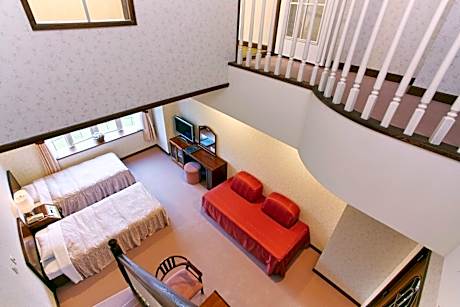 Maisonette Family Room - Ski Run View