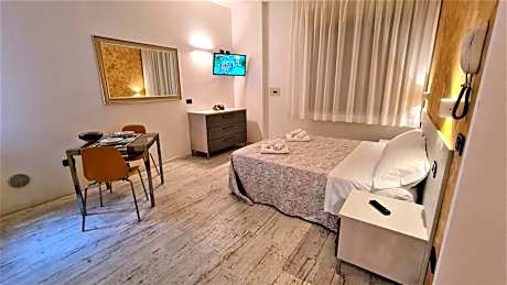 Studio Apartment with One Double Bed  - Ground Floor (2 adults)