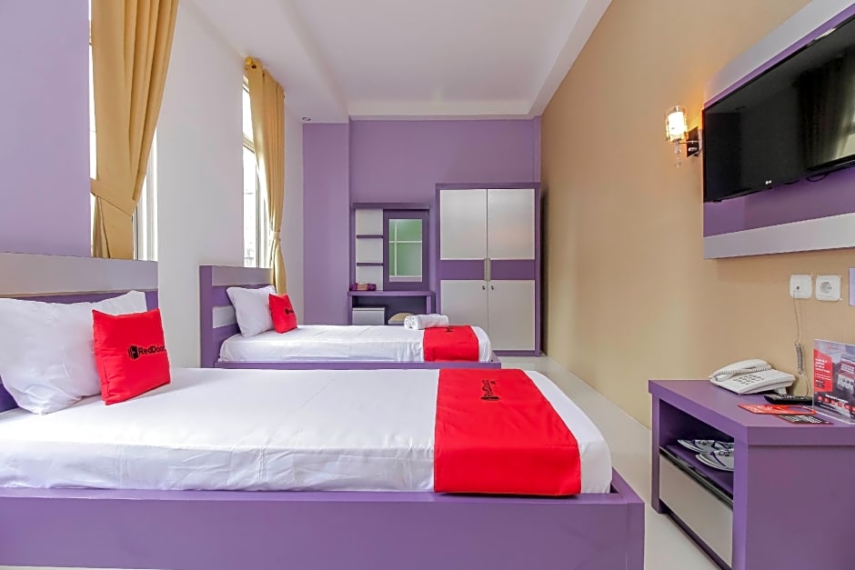 RedDoorz Plus near Stasiun Bekasi