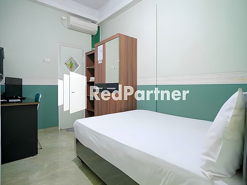 Pondok Hijau Syariah Mitra RedDoorz @ Citraland Surabaya