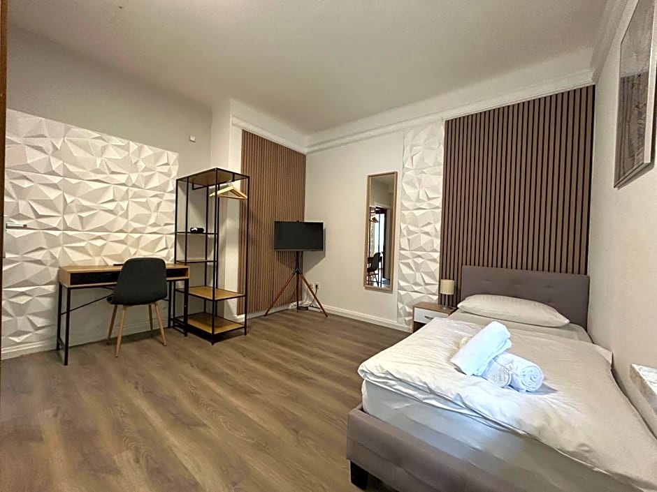 Riverside Airport Hotel