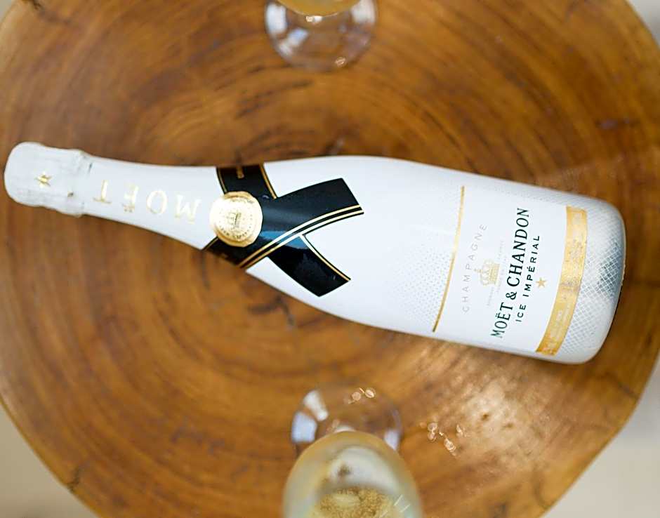 Portara Seaside Luxury Suites