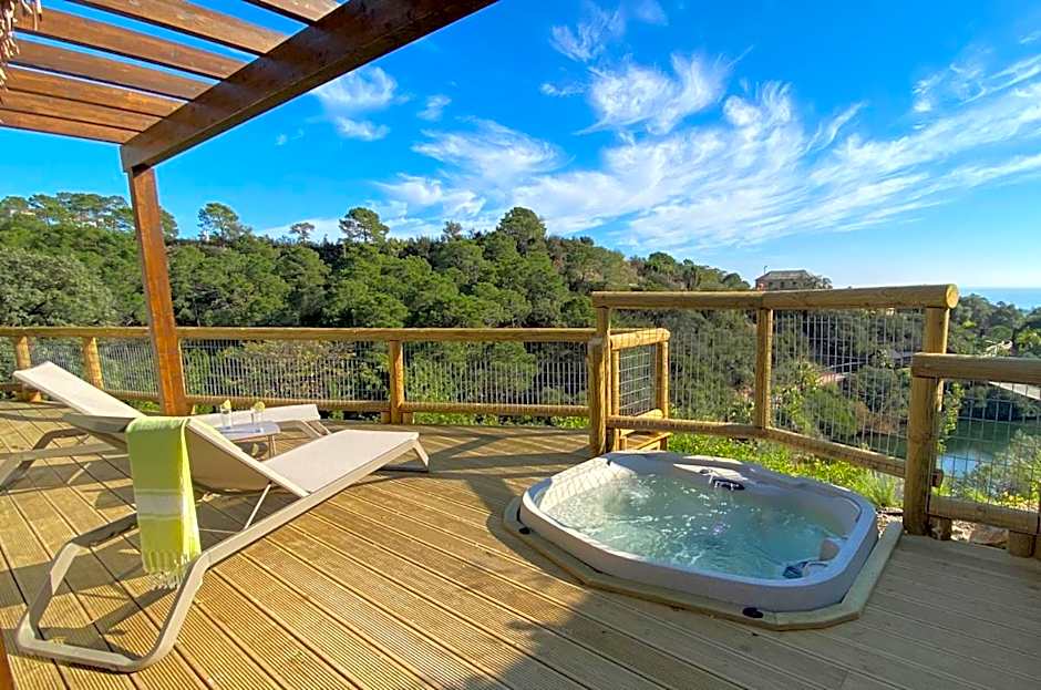 Hotel Selwo Lodge - Animal Park Tickets Included