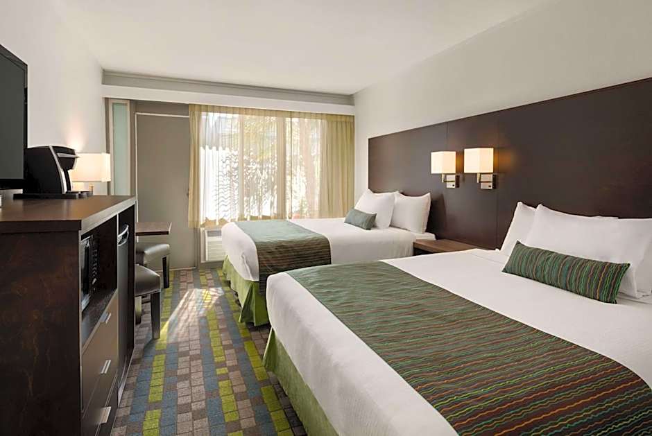Days Inn by Wyndham Victoria Airport Sidney
