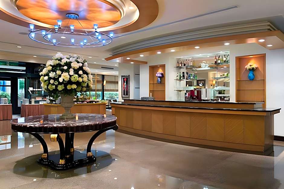 Lakeshore Hotel Metropolis