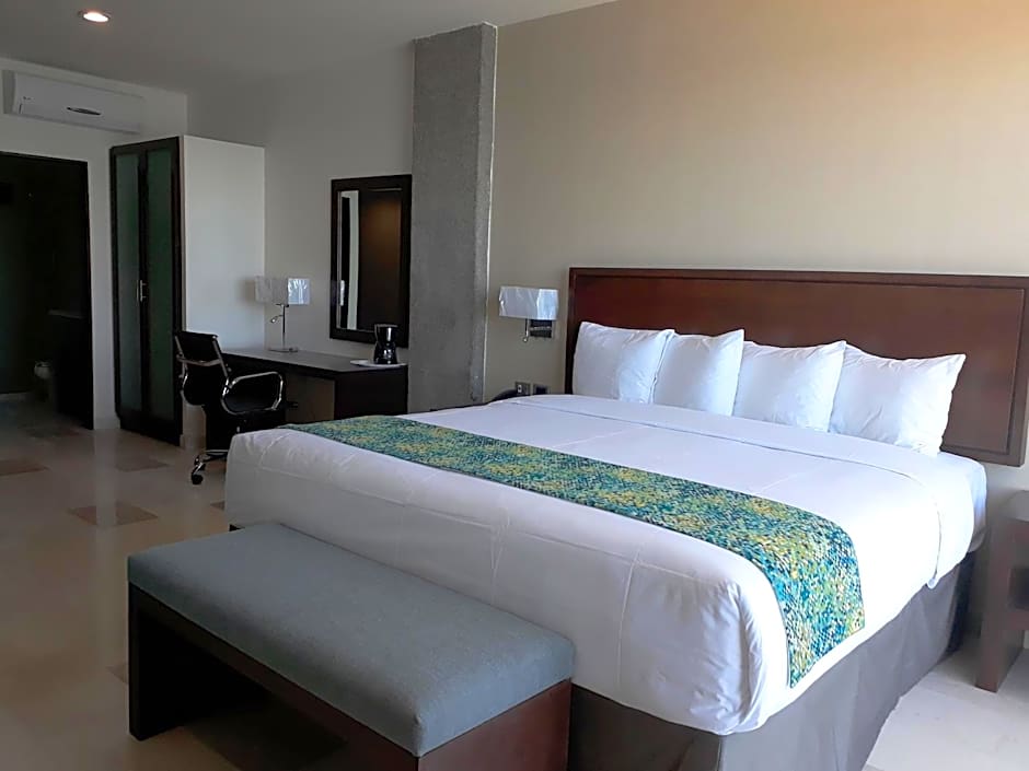 Seven Crown La Paz Malecon