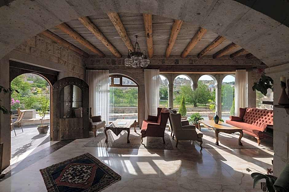 Hera Cave Suites