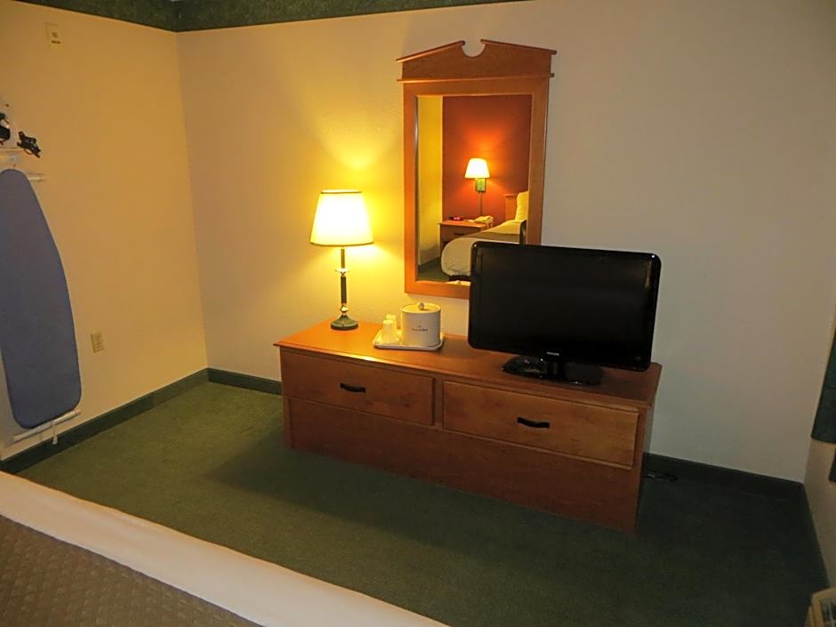 AmericInn by Wyndham Manitowoc