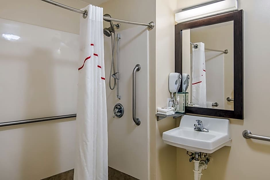 Red Roof Inn & Suites Pensacola East - Milton