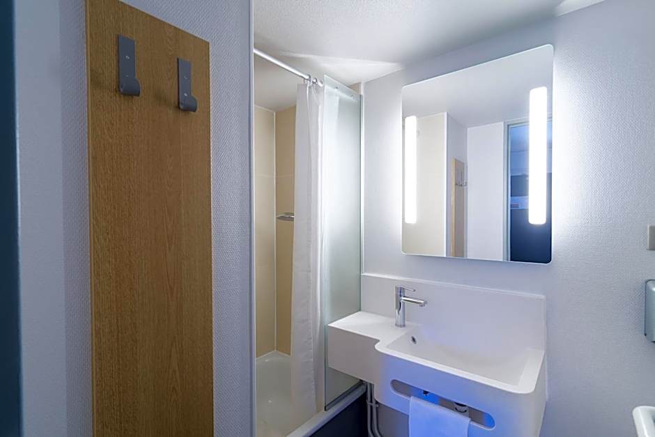 B&B HOTEL CHATEAUROUX Aéroport