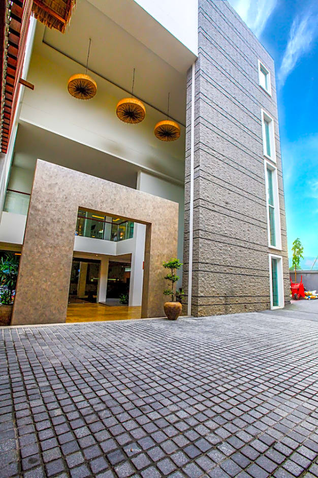 KC Beach Club & Pool Villas