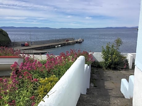 The Boathouse Lodge Hostel