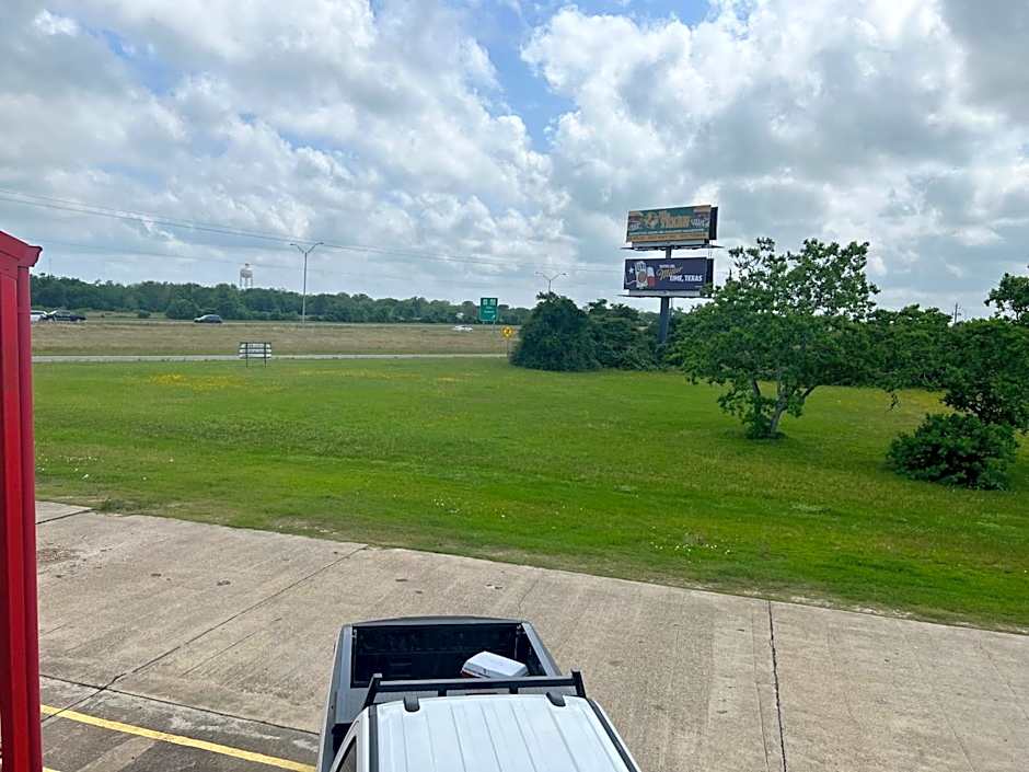 Americas Best Value Inn - Edna