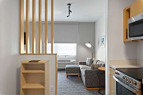 1 Bedroom Suite, Queen, Sofa bed