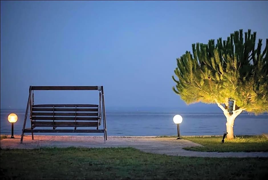 On the wave studios Spitakia sto kyma