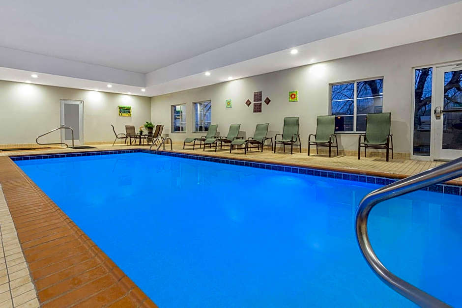 La Quinta Inn & Suites by Wyndham Columbus - Edinburgh
