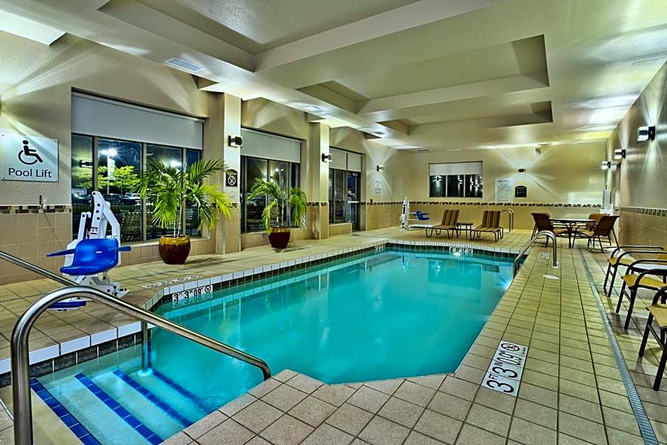 Holiday Inn & Suites Green Bay Stadium by IHG